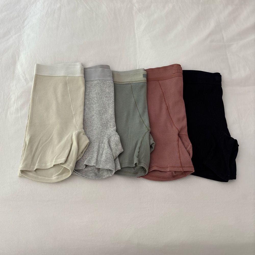 Set of 5 SKIMS Boxer Shorts - Cream, Gray, Green, Brown & Black